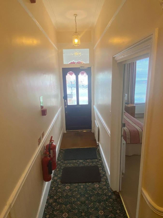 Landguard Lodge Guest House Shipley  Экстерьер фото