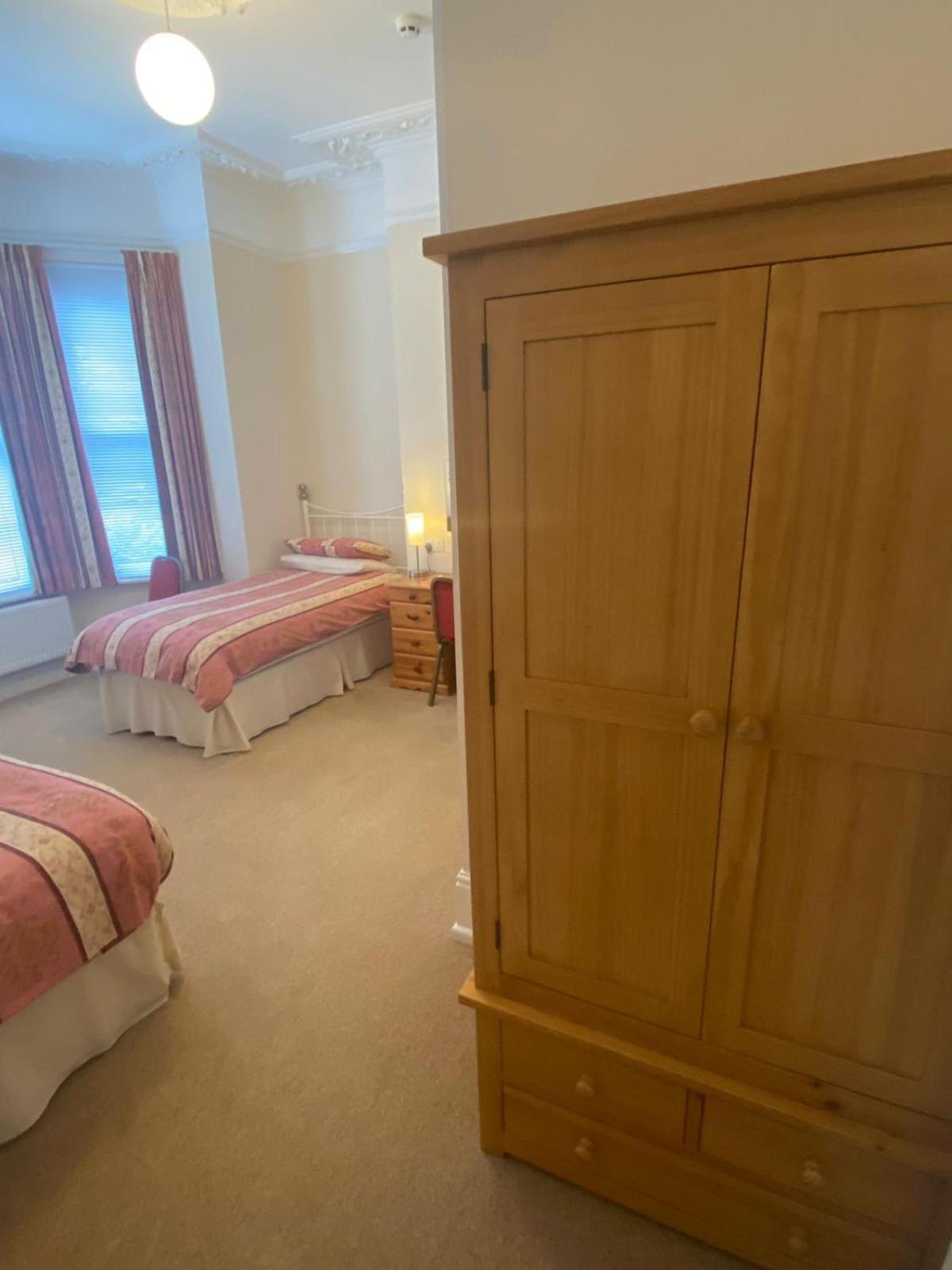Landguard Lodge Guest House Shipley  Экстерьер фото