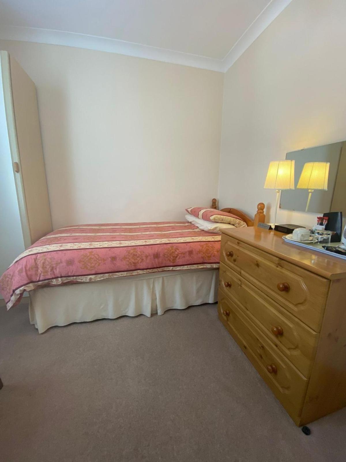 Landguard Lodge Guest House Shipley  Номер фото