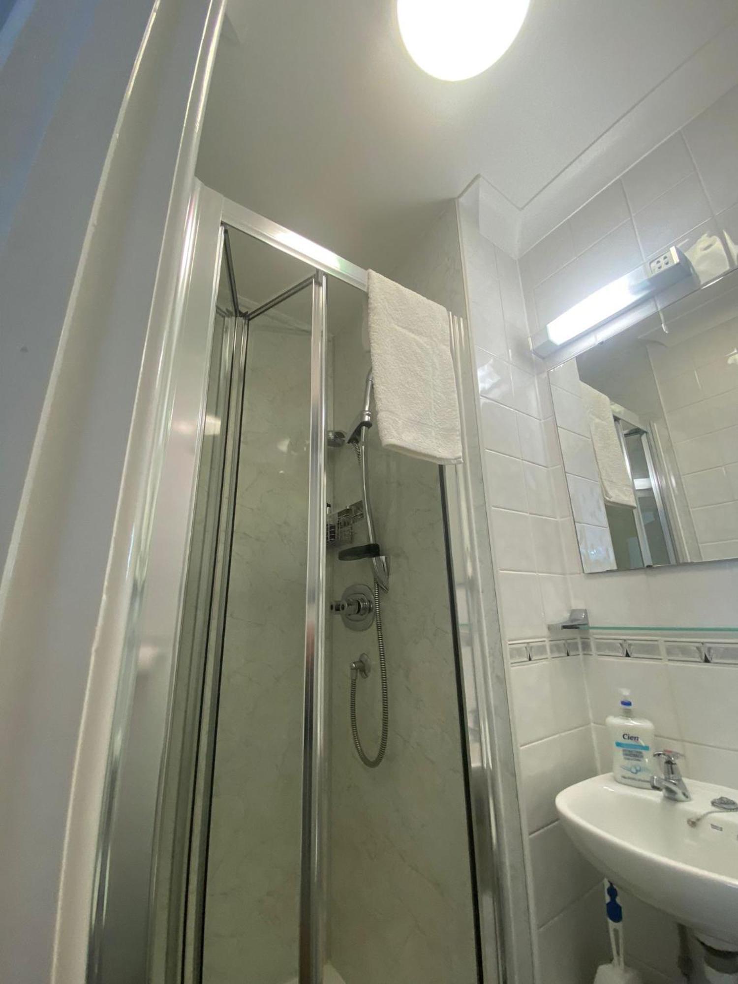 Landguard Lodge Guest House Shipley  Номер фото