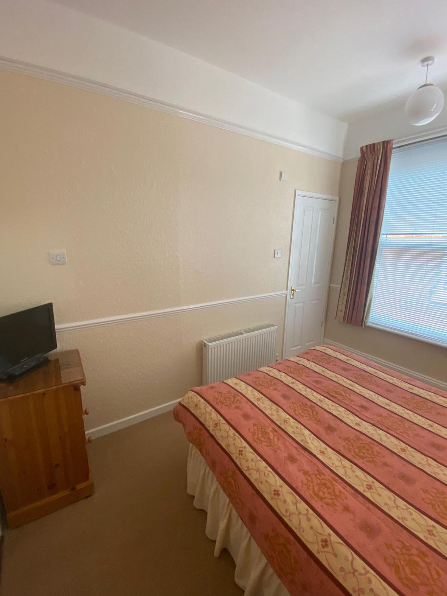 Landguard Lodge Guest House Shipley  Экстерьер фото