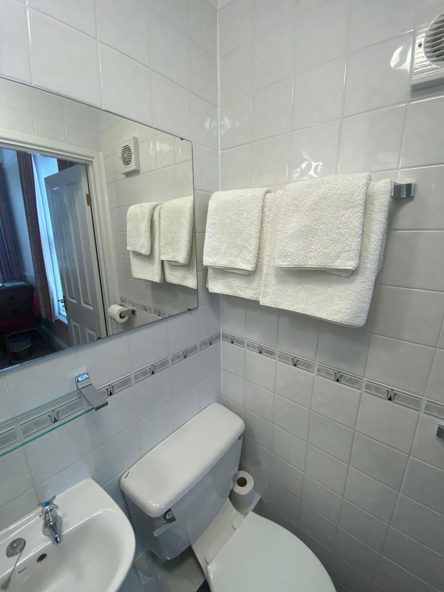 Landguard Lodge Guest House Shipley  Экстерьер фото